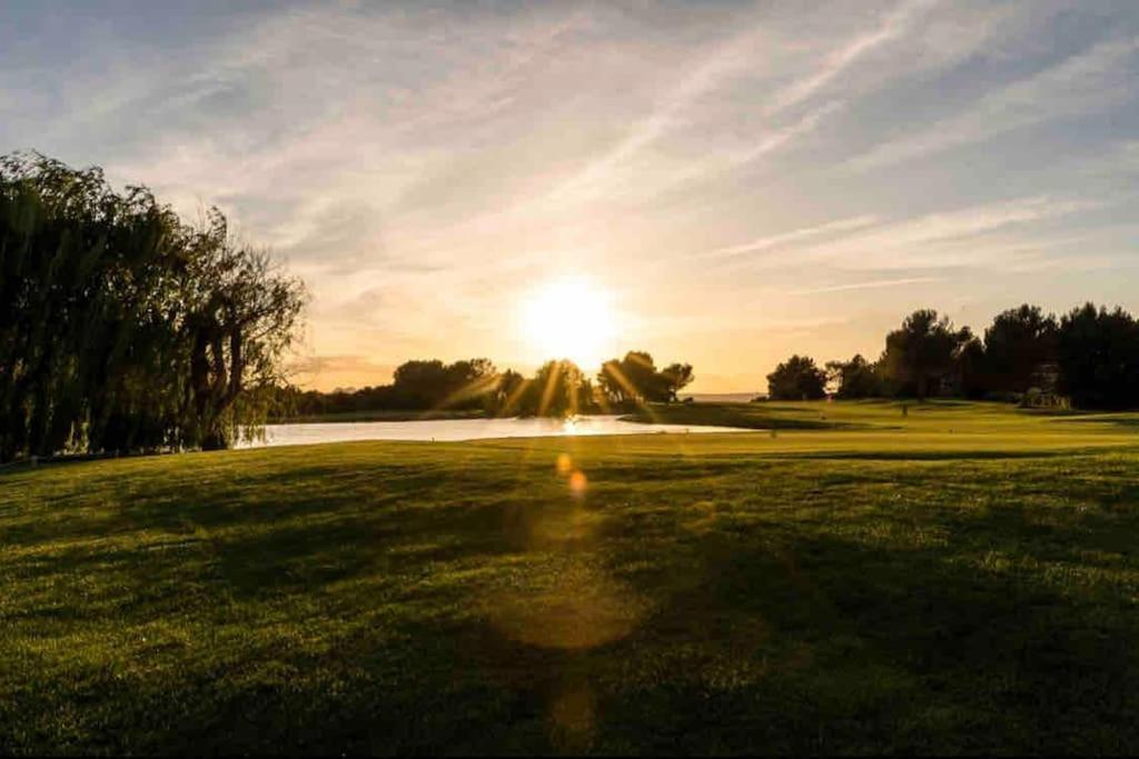 Moment De Detente Sur Le Golf De Pont-Royal 马勒莫尔 外观 照片