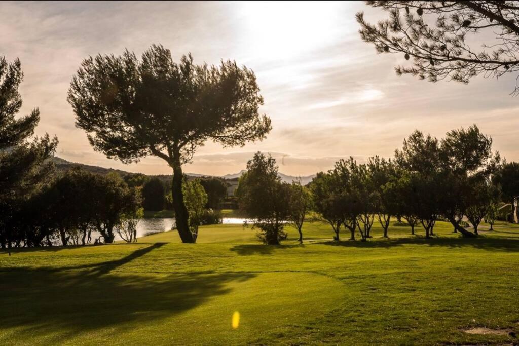 Moment De Detente Sur Le Golf De Pont-Royal 马勒莫尔 外观 照片
